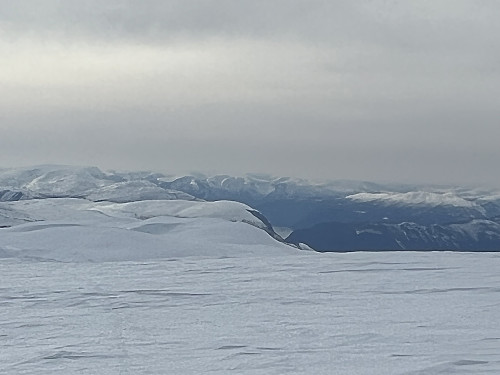 En liten bit av Årdalsfjorden sett fra toppen.