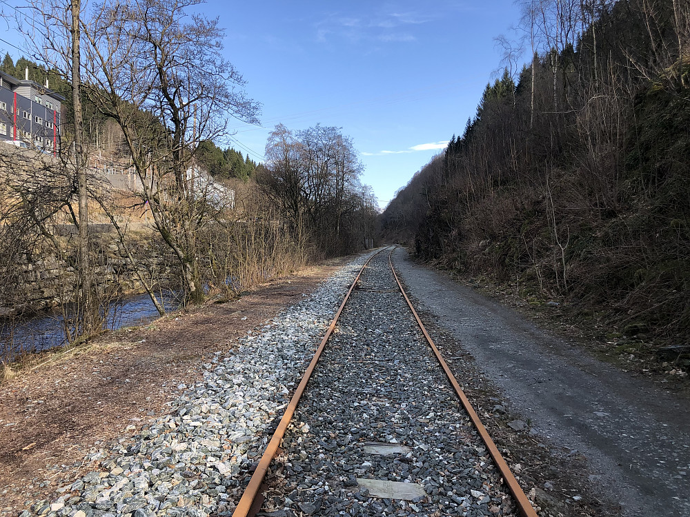 Den nedlagte Vossebanen mot Arna. Var fint å løpe på høyre side av denne