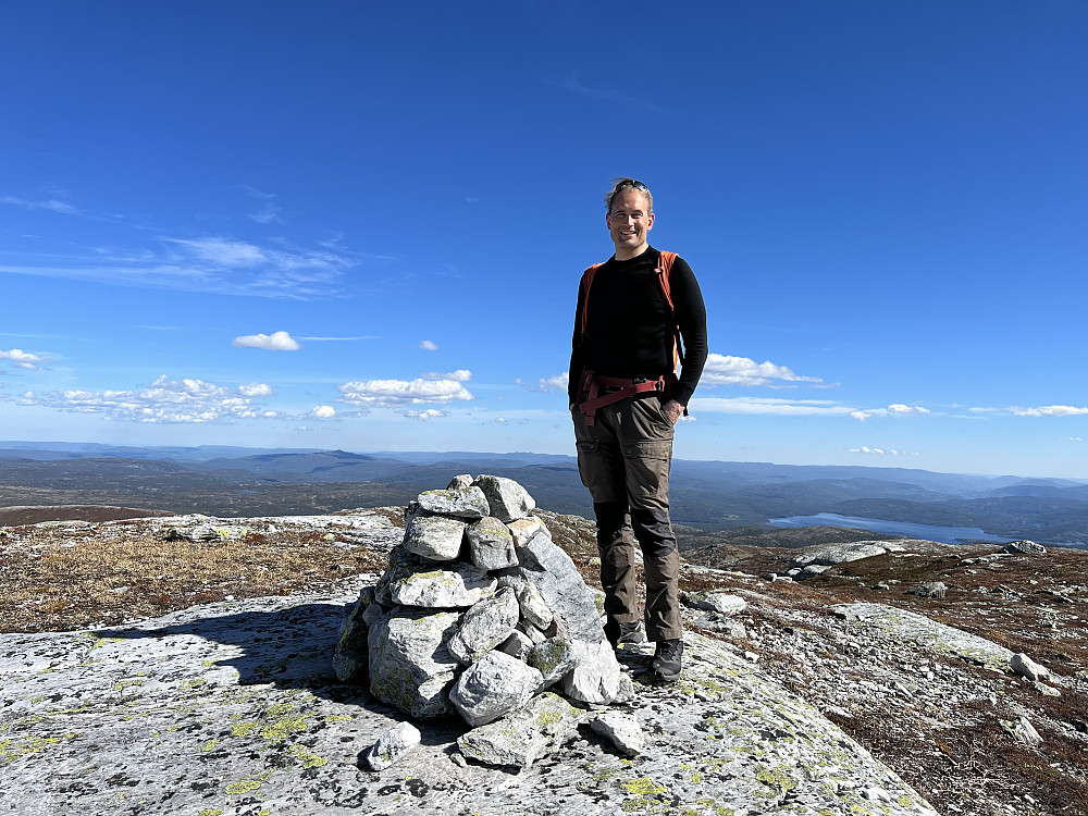 Øyvind på toppen av Bledalsrinden, høyest i Notodden kommune