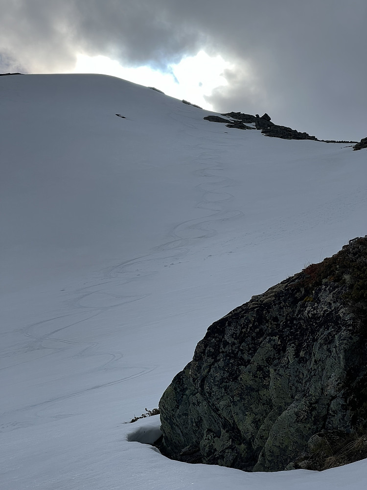 Earn your turns! Siste del av nedkjøringen fra Berdalseken før en enten går ut via Slutedalen eller Vetle Frostdalen