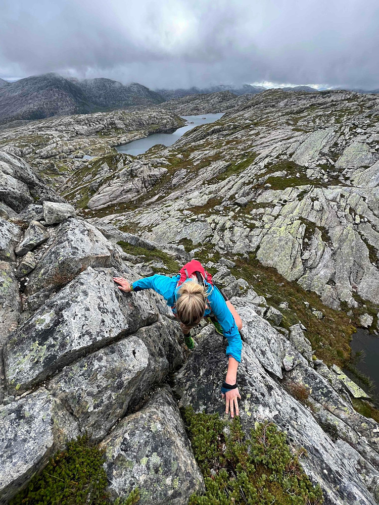 Natasha i et lite klyveparti opp til Inste Kvitevasseggene