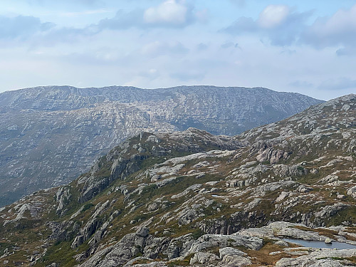 Horga i bakgrunnen. Sett fra oppstigningen mot Tverrvassfjellet
