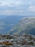 Kalvvikefjellet og Matresfjorden sett fra Skarpefjellet