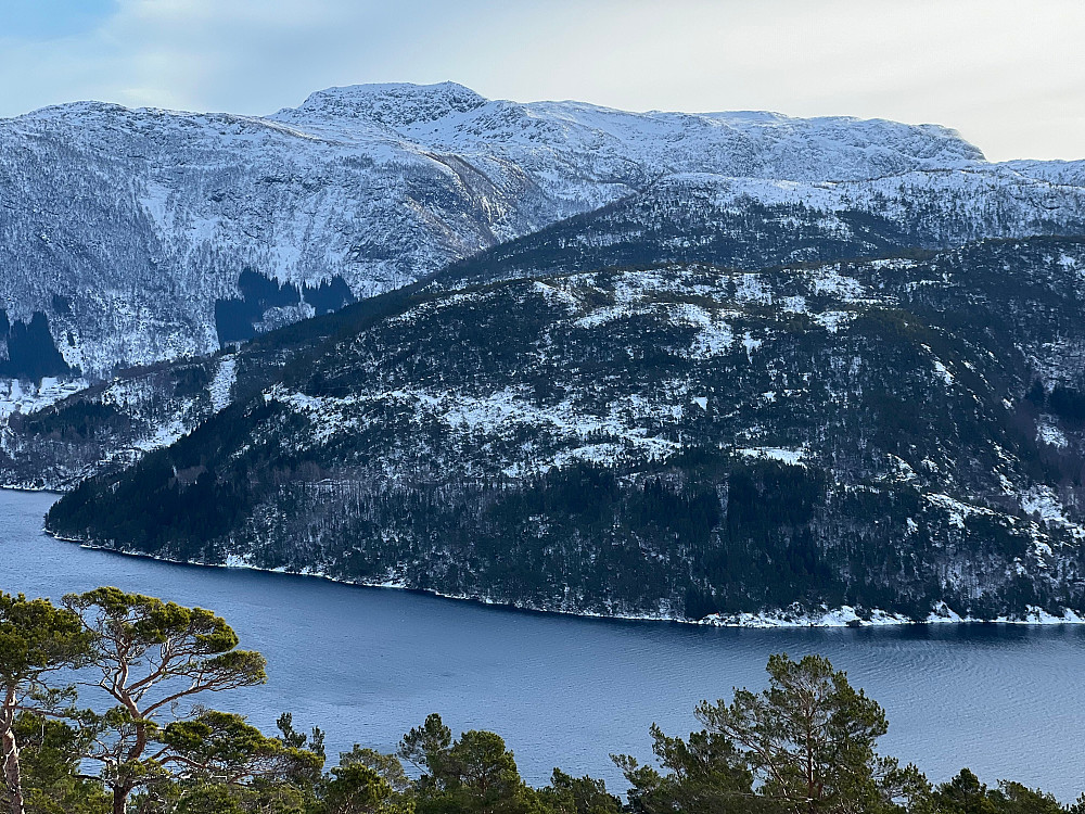 Utsikt mot Ådneburen og Masfjorden
