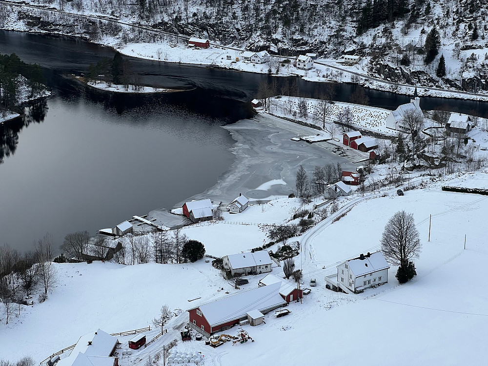 Utsikt over Frøyset fra gapahuken på Fløya