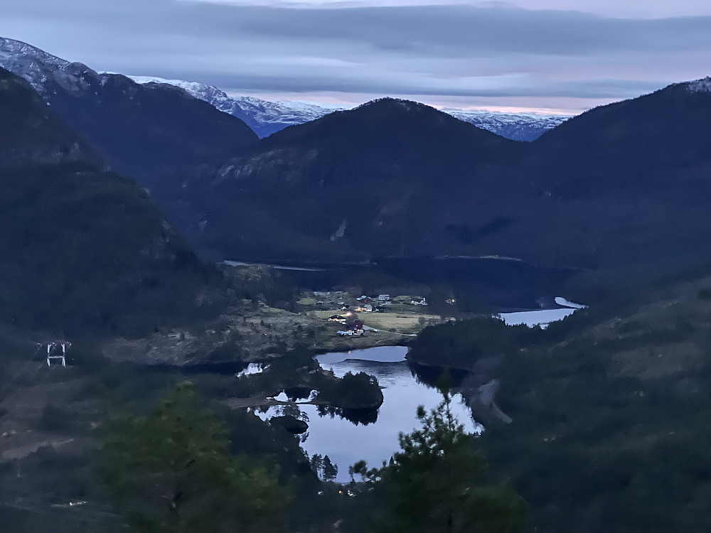 Kvamsdalen med Grønefjellet i bakgrunnen