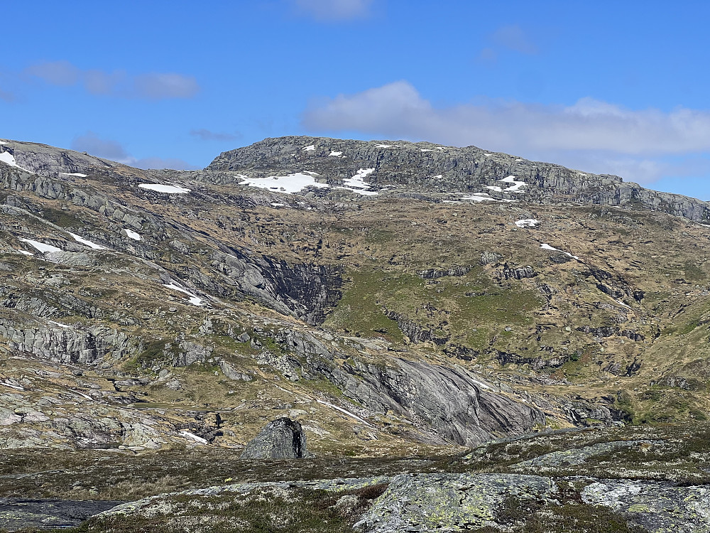En nydelig dag. Utsikt mot Blåvasshorgi og Trollahorgi