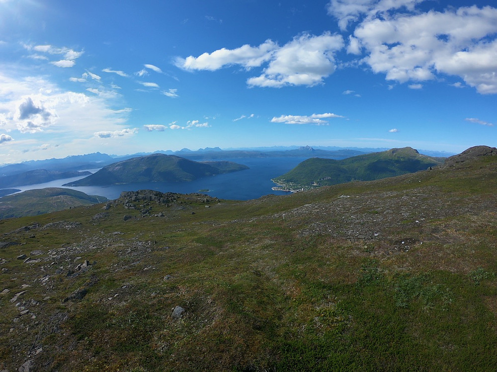Hulløya og Kjøpsvik