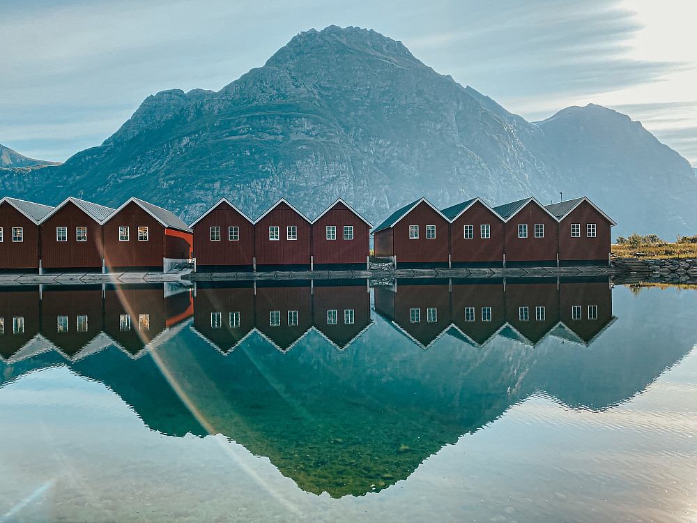 Morgonsol på Hovsnebba og eit klassisk Sunndalsmotiv
