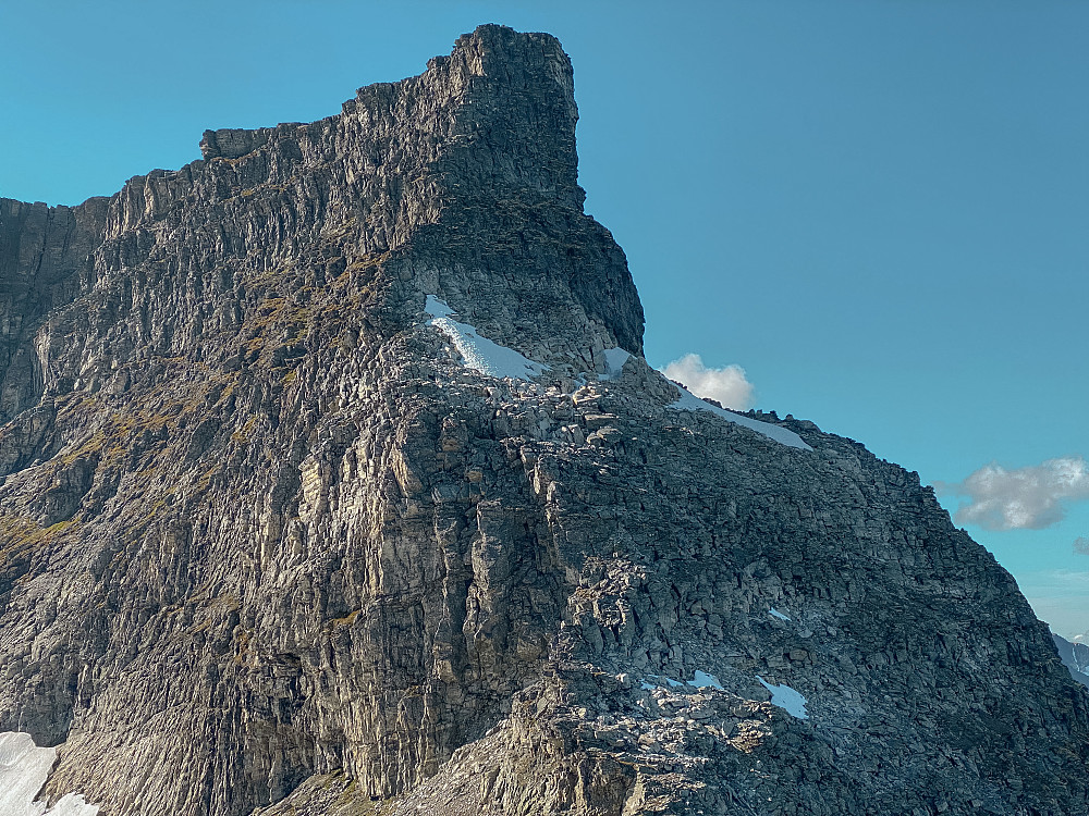 Hovudtoppen på Skarfjellet sett frå Midttoppen