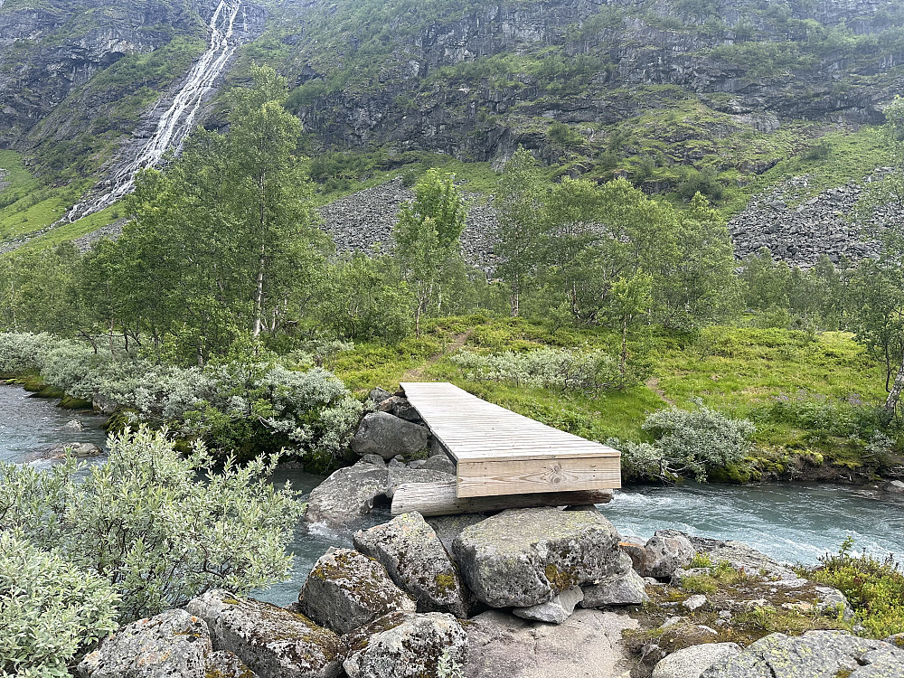 Brua er ordet av DNT Oslo men 50% av summen er finansiert gjennom tilskuddsordning om ferdselsruter i fjellet. 