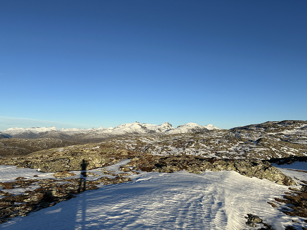 Mot Stølsostinden og resten