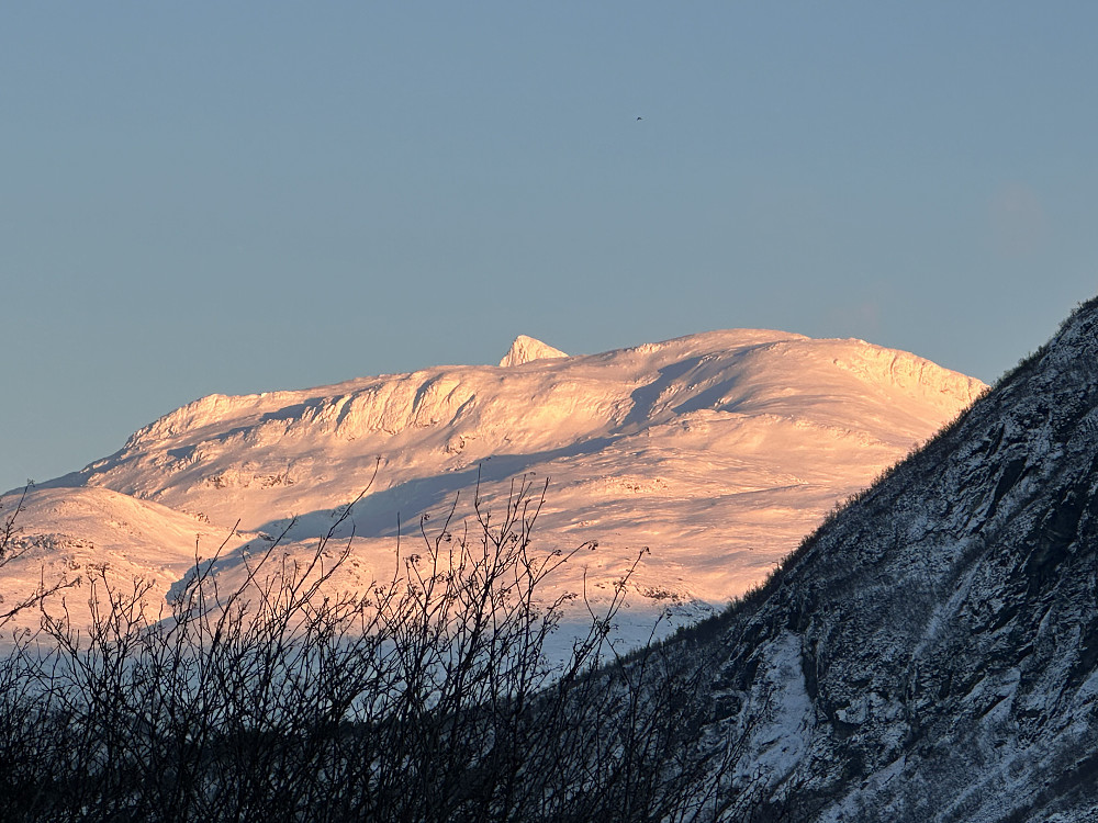 Stølsnosi, Stølsnostinden stikker opp