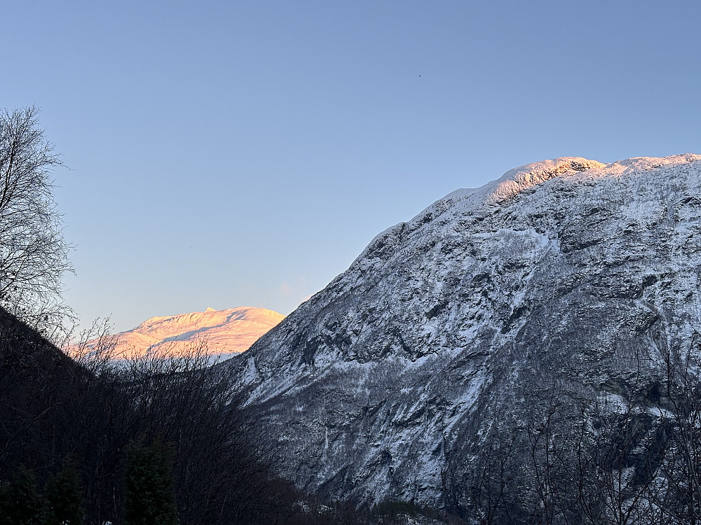 Ullsanosi med Stølsnosi bak