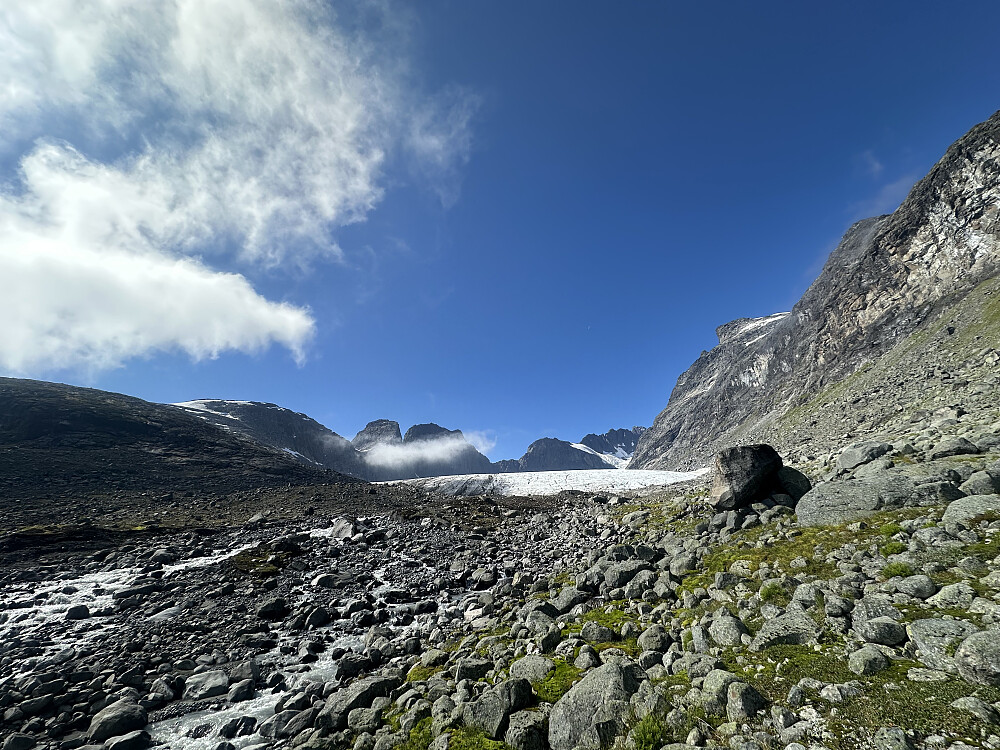 Mot Maradalsbreen, Mannen og Kjerringa