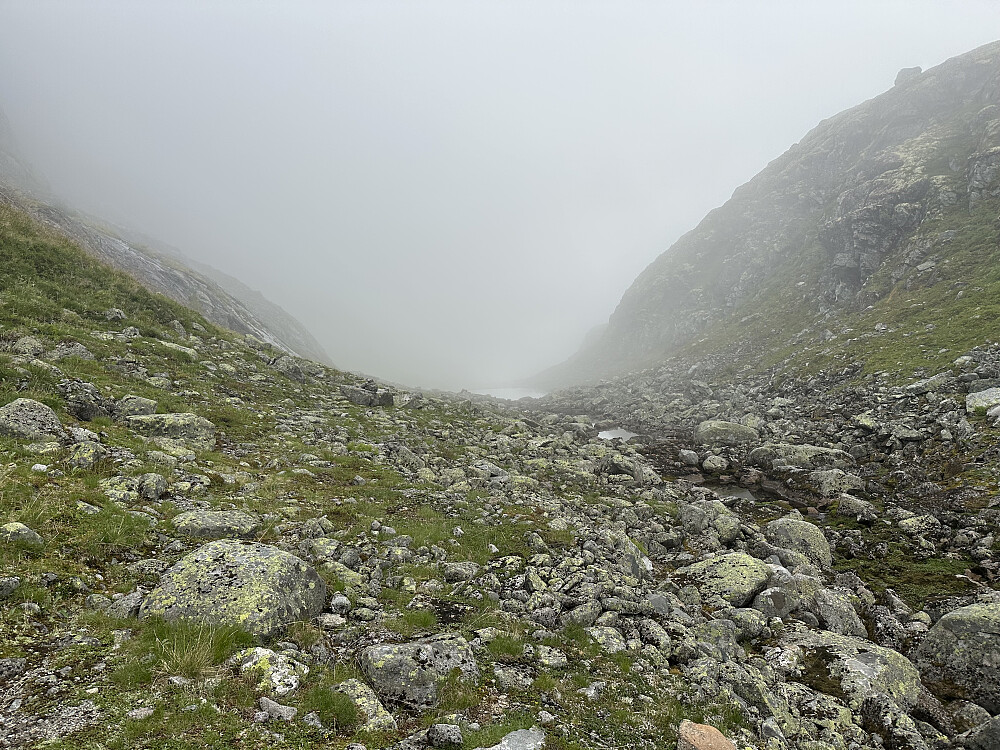 Tåka ligger fortsatt ved Snørestredet