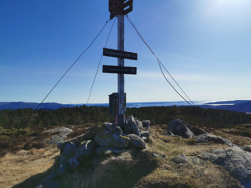 Utsiktspunkt og gammelt topp punkt, 305 moh.