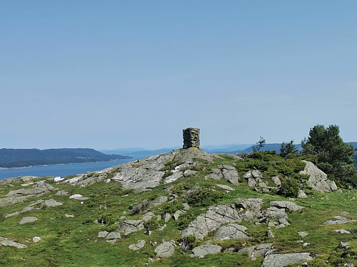 Toppen av Ramanberget, 145 moh. Høyeste punktet på Fonno!
