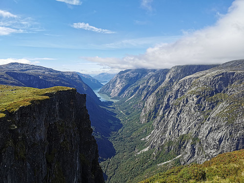 Utsikt ut Simadalen fra Storhaugen, ca 1080 moh.