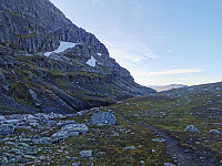 Jeg krysser T-stien og tar av mot Luranuten.
