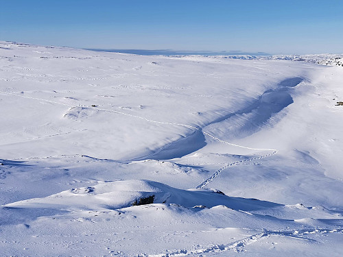 Litt mer snø mellom Flatafjellet og Morkafjellet. 