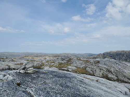 Sør av Meinsperro, 906 moh.