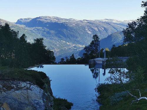 Røldals eneste "infinity pool"?