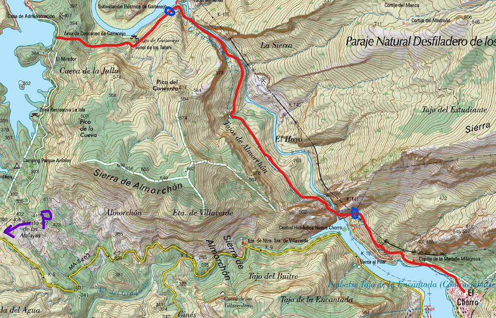 Omtrentlig rute (rødt), blå ringer er sjekkpunkter inn og ut, P viser hvor vi parkerte og tok buss. Man starter øverst til venstre og avslutter i byen nede til høyre.