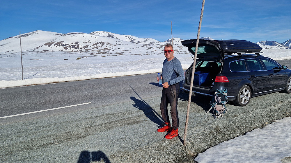 Før start, mens utstyret var intakt og føttene var uten gnagsår.