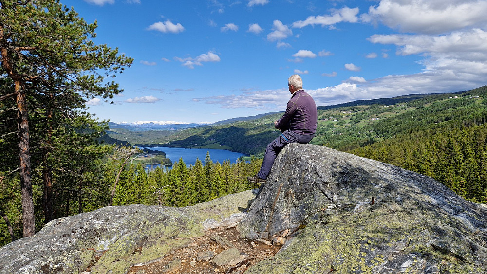 Utsikt mot Jotunheimen fra toppen