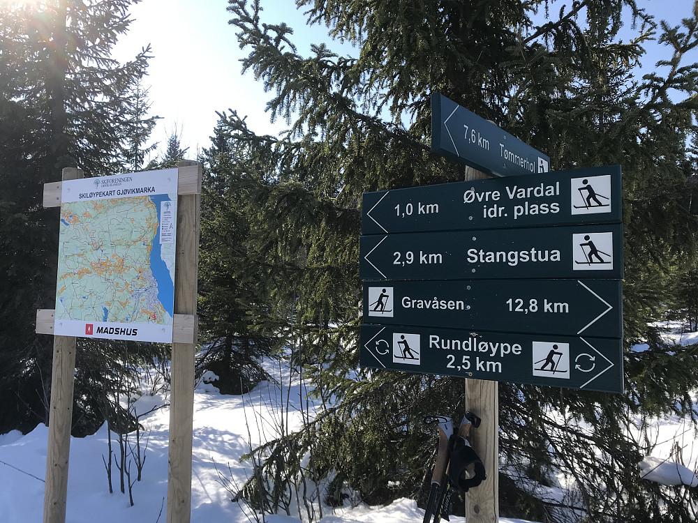 Her tar løypa mot Tømmerhol på Haugrunden av. Vi snudde her.