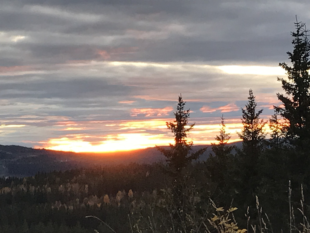 Fin kveldshimmel på tur ned fra Bergstoppen