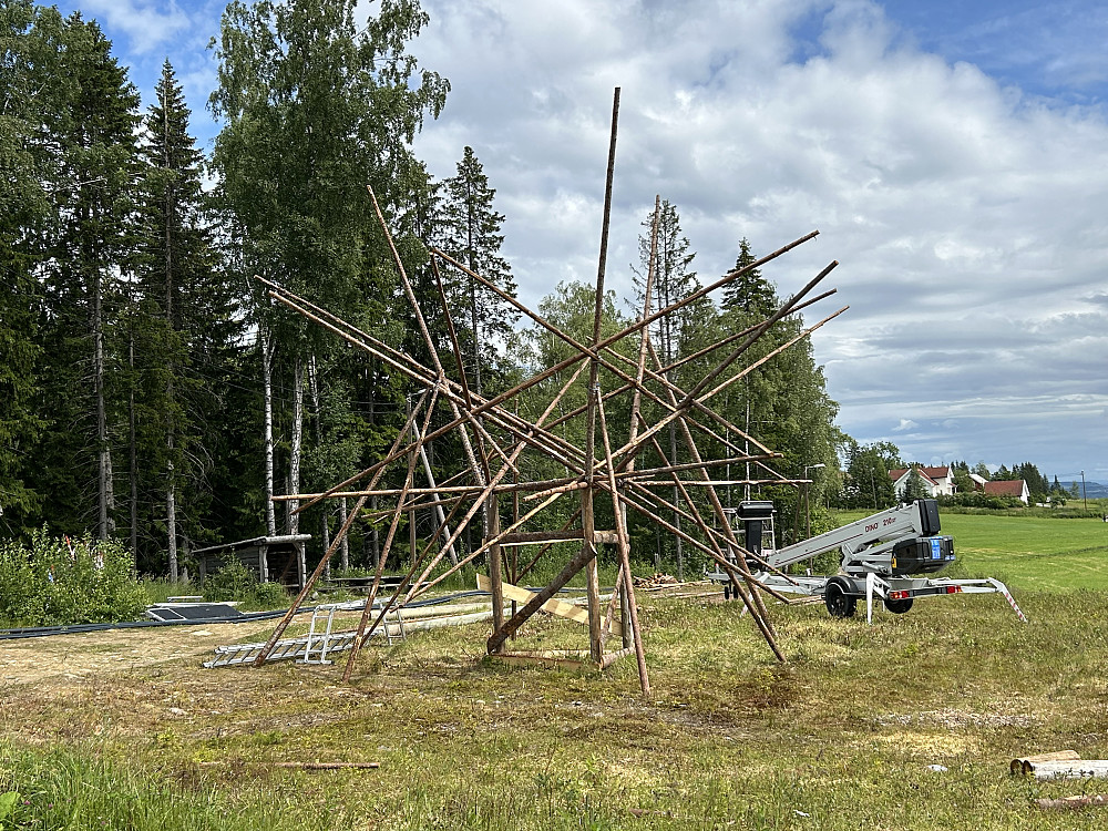 Stjerne i tre som er planlagt heist opp
