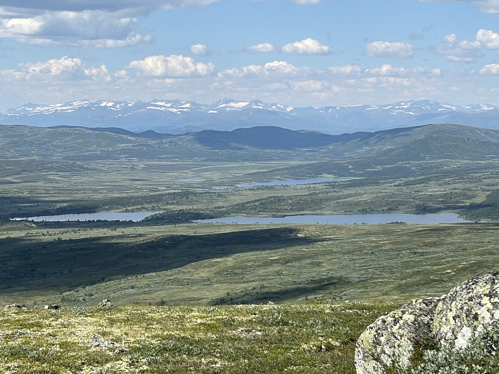 Mot Leppe og Nordbua. Jotunheimen bak