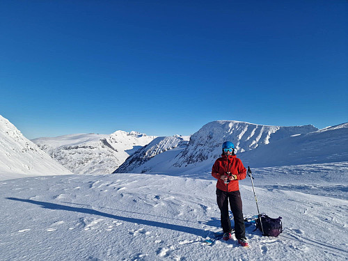 På bandet mellom Hurrbreatind og Veslefjelltind