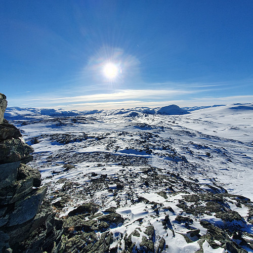 Vinterlandskap i østre deler av Trollheimen. Høghø midt i bilde.