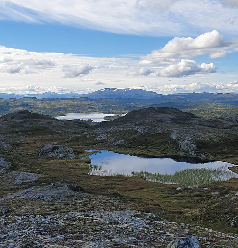 Hølsjøen og Resfjellet