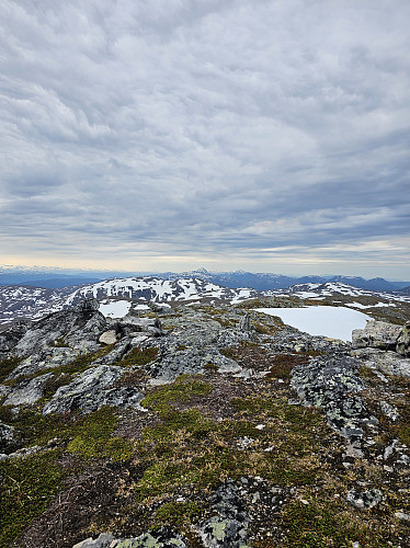 Harbakkfjellet og Hjelmen