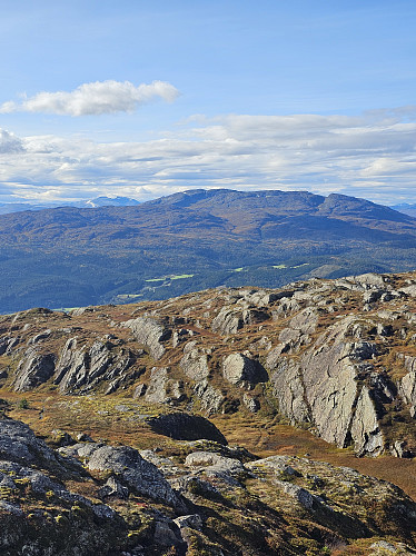 Fin høsttur til Grefstadfjellet. Resfjellet med Trollhætta til venstre.