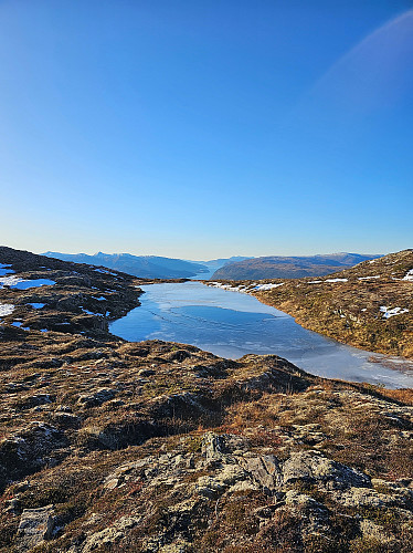 Utsikt ut Vinjefjorden mot Tustna.