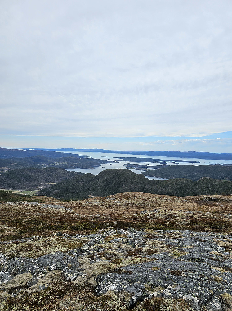 Mot Sørhitra og Kvenvær.