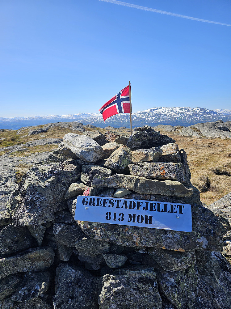 Resfjellet i bakgrunn.