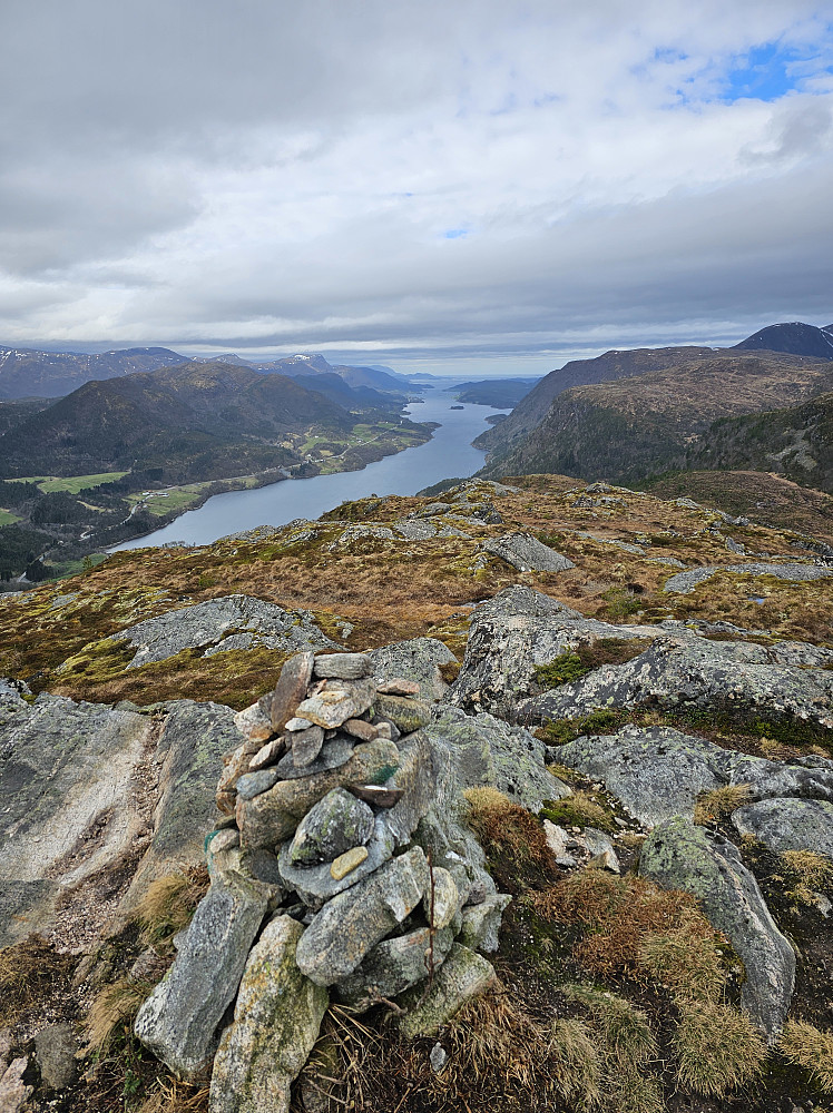 Fevelfjellet mot Årvågsfjorden