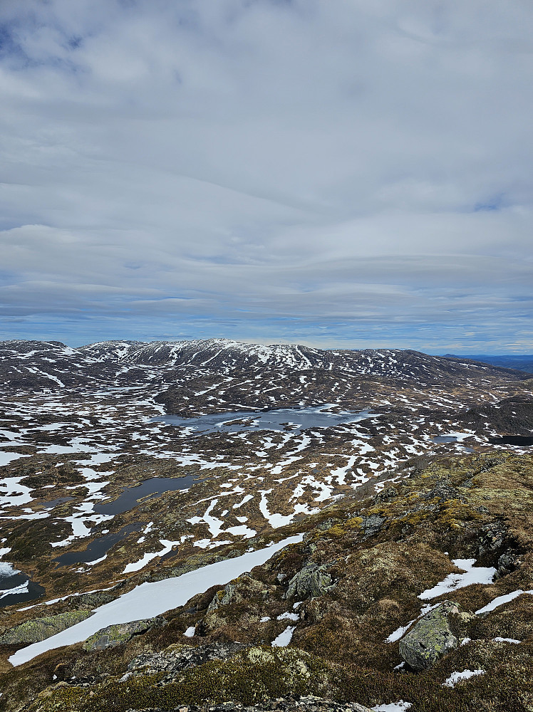 Brandåvatnet og Jørenskardfjellet
