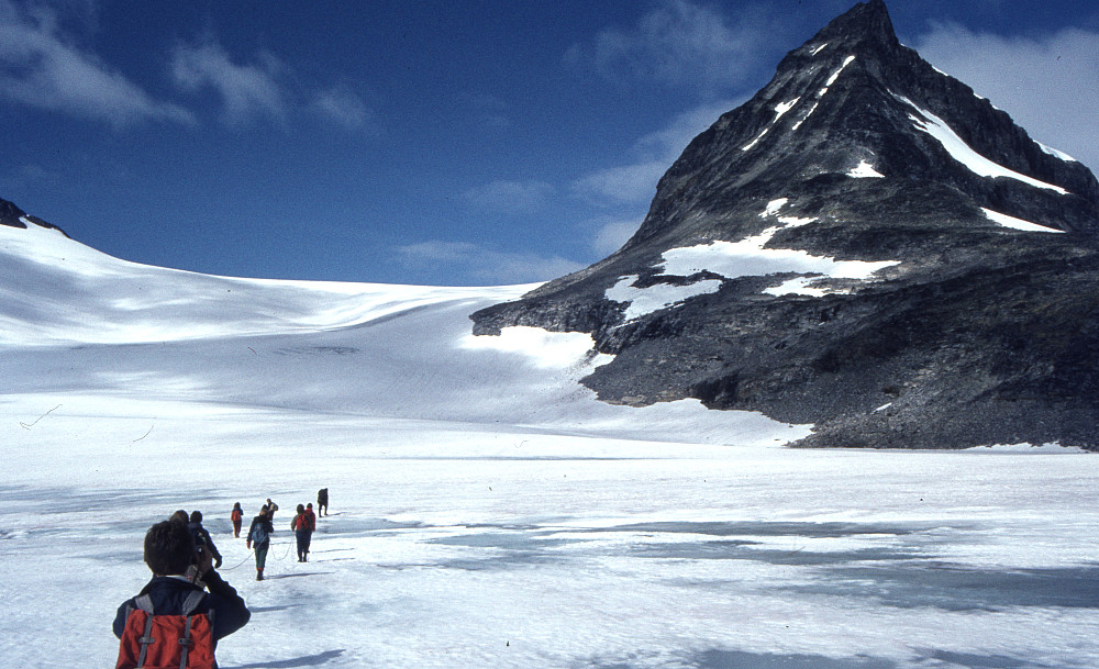 Med kurs rett vest over Smørstabbreen mot Bjørnskardet