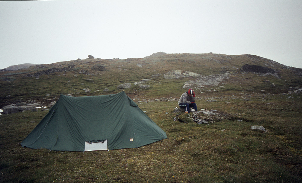 Vi slo opp telt ved Sognefjellsnytta og fikk skikkelig med vind og regn et par dager.