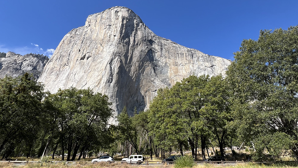 El Capitan (2307 moh) er en populær klatre-klippe