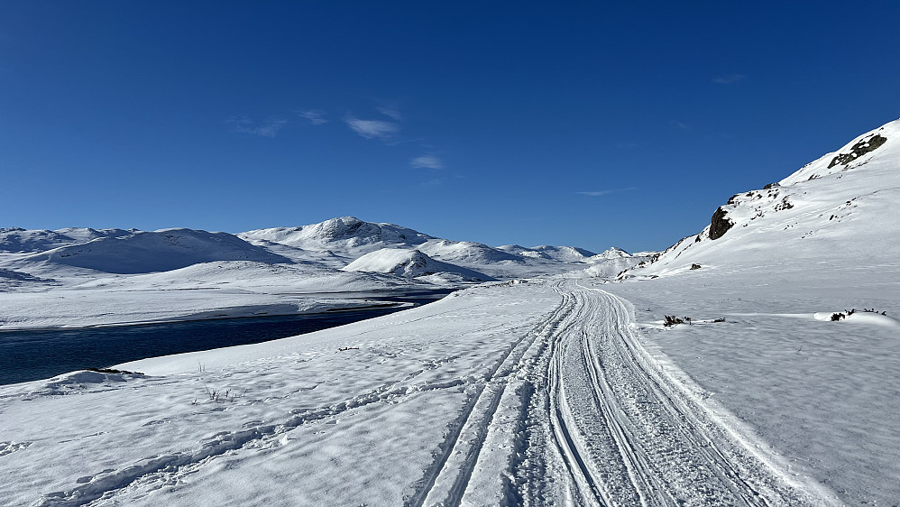 Lite snø ved Bygdin og stedvis åpent vann