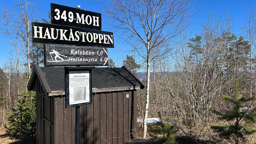 Haukåstoppen i strålende sol