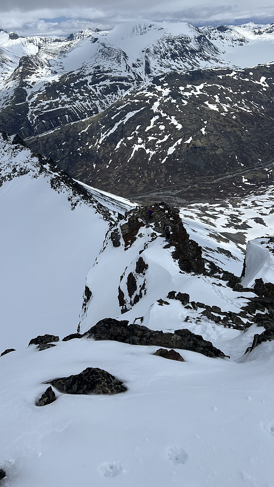 Vi stoppet her og droppet å klyve videre fra Bakarste Skagsnebb til Skagsnebb. Det var ikke tilrådelig å fortsette med så mye relativt ny snø